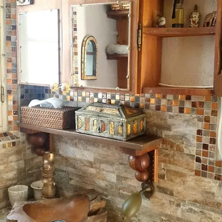 Maison Atypique Plage A Pied Holiday home La Seyne-sur-Mer